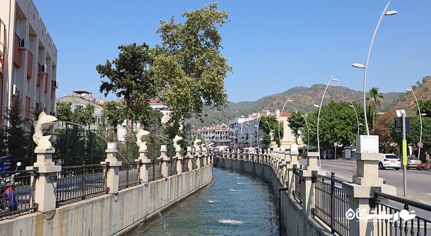  میدان جوانان نوزدهم ماه مه و فواره های رقص آب شهر ترکیه کشور مارماریس