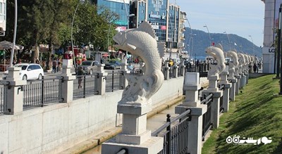 میدان جوانان نوزدهم ماه مه و فواره های رقص آب شهر ترکیه کشور مارماریس