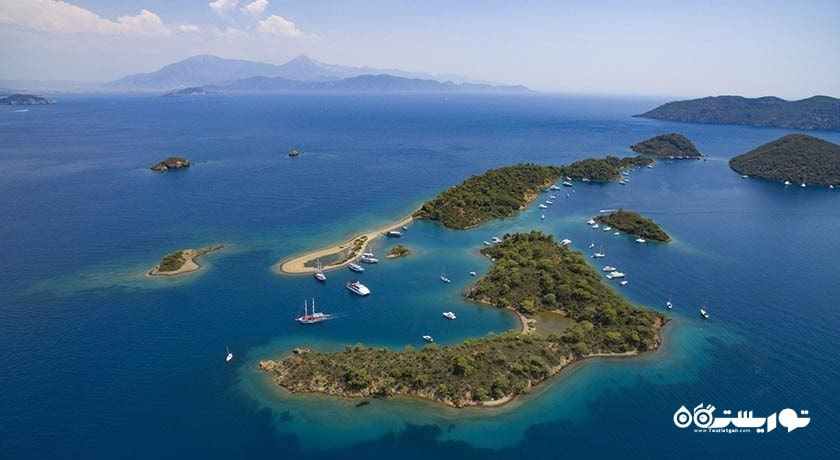 سرگرمی دریانوردی آبی در مارماریس شهر ترکیه کشور مارماریس