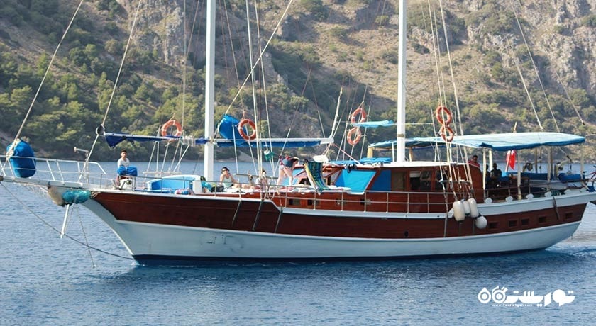 سرگرمی دریانوردی آبی در مارماریس شهر ترکیه کشور مارماریس