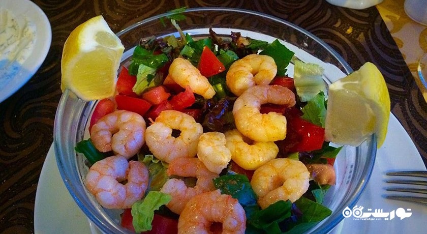 رستوران رستوران محل پدر و پسر و اسکله سوفراسی شهر آلانیا 