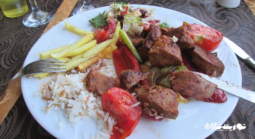 رستوران رستوران محل پدر و پسر و اسکله سوفراسی شهر آلانیا 