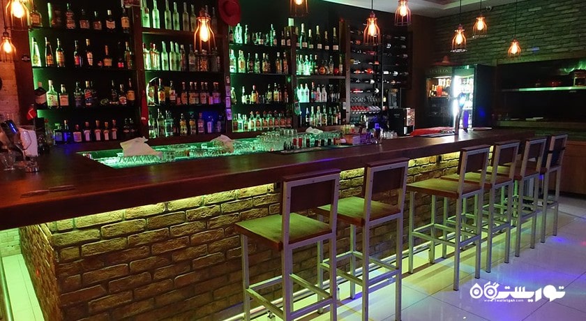 رستوران رستوران بای ام اچ فود اند درینکس شهر آلانیا 