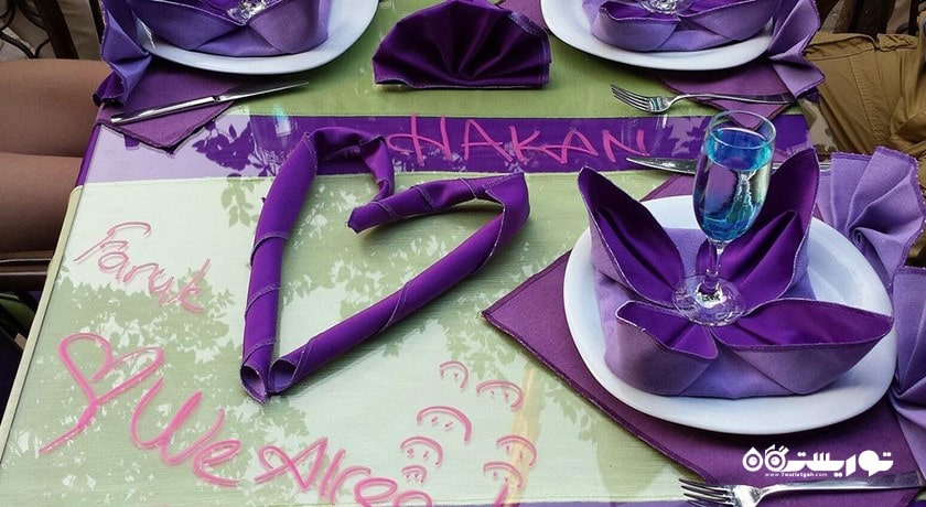 رستوران بار و رستوران تئوز پلیس شهر آلانیا 