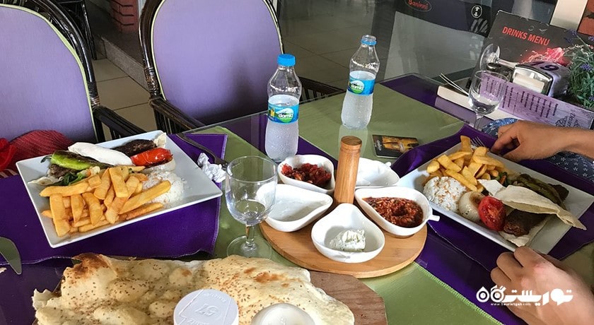 رستوران بار و رستوران تئوز پلیس شهر آلانیا 