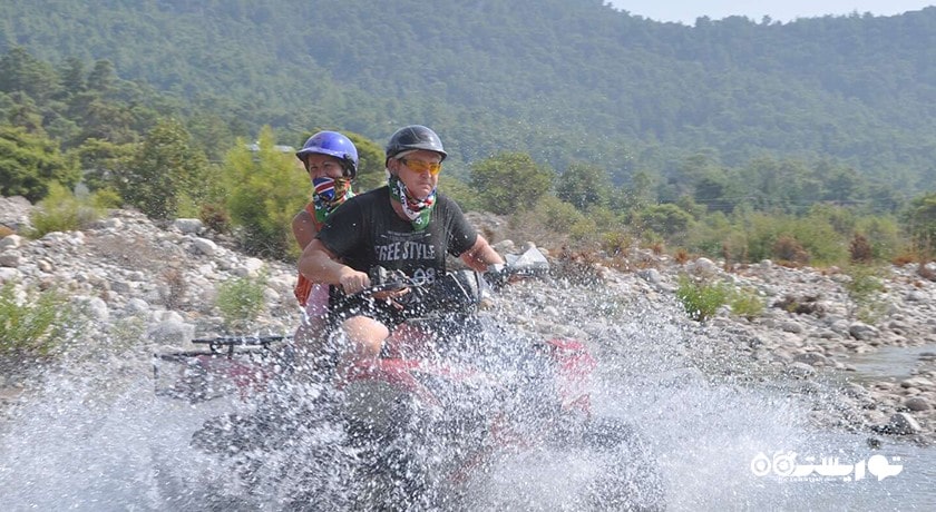 سرگرمی سواری با خودروی همه جا رو یا ATV در کوه های تاروس  شهر ترکیه کشور آلانیا