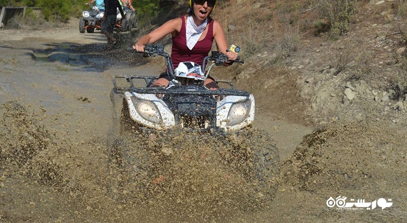 سرگرمی سواری با خودروی همه جا رو یا ATV در کوه های تاروس  شهر ترکیه کشور آلانیا