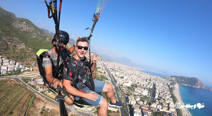پرواز با پاراگلایدر بالای کوههای آلانیا -  شهر آلانیا