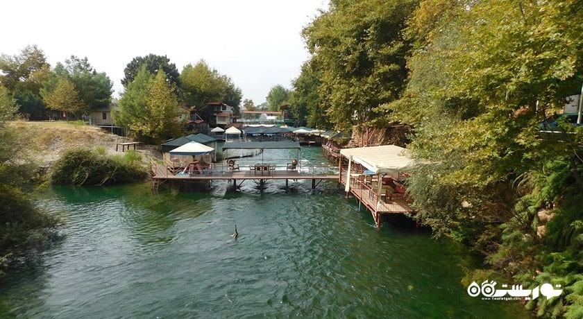 سرگرمی تفریح کنار رودخانه دیم شهر ترکیه کشور آلانیا