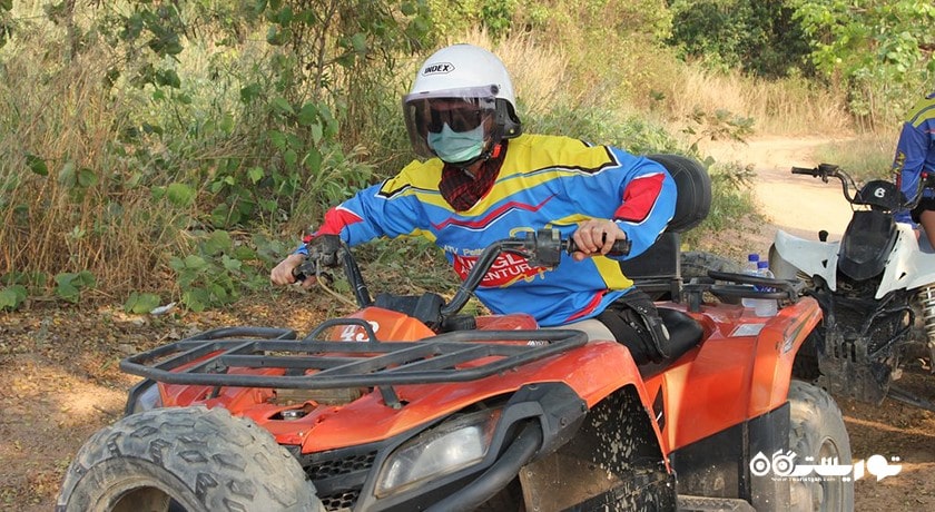 سرگرمی ماجراجویی در جنگل با موتور چهار چرخ در پاتایا شهر تایلند کشور پاتایا