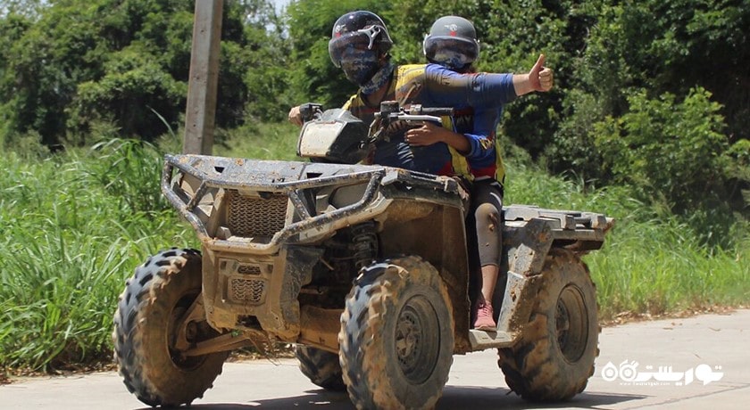 سرگرمی ماجراجویی در جنگل با موتور چهار چرخ در پاتایا شهر تایلند کشور پاتایا