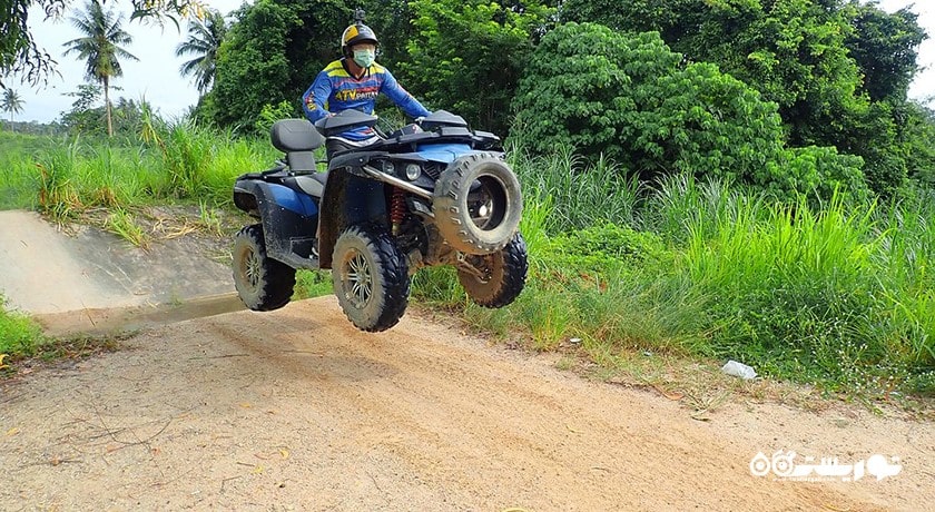 سرگرمی ماجراجویی در جنگل با موتور چهار چرخ در پاتایا شهر تایلند کشور پاتایا