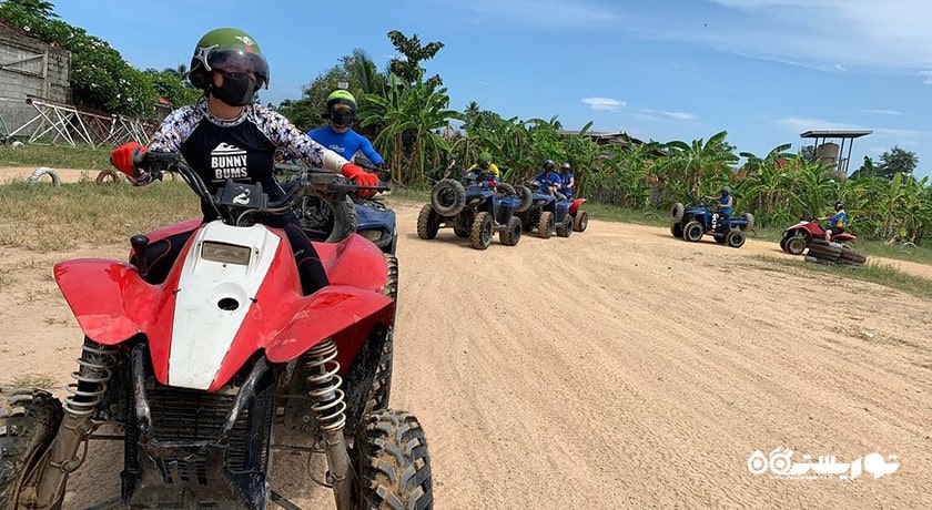 سرگرمی ماجراجویی در جنگل با موتور چهار چرخ در پاتایا شهر تایلند کشور پاتایا