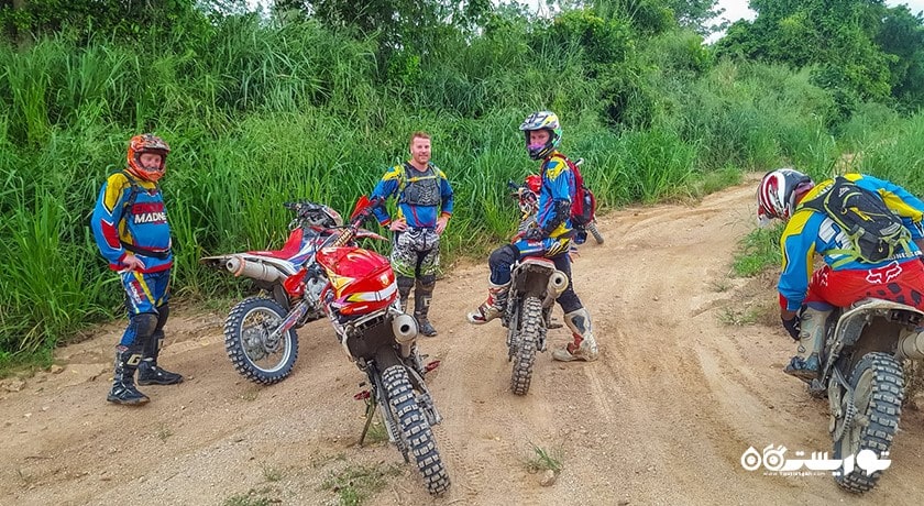 موتور سواری در جاده های خاکی پاتایا -  شهر پاتایا