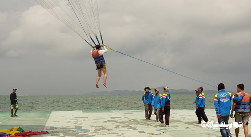 سرگرمی پاراسیلینگ در پاتایا شهر تایلند کشور پاتایا