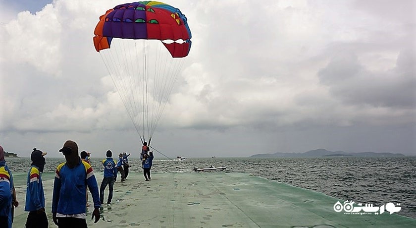 سرگرمی پاراسیلینگ در پاتایا شهر تایلند کشور پاتایا