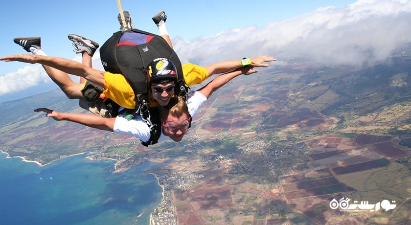 سرگرمی چتر بازی دونفره در لنکاوی شهر مالزی کشور لنکاوی