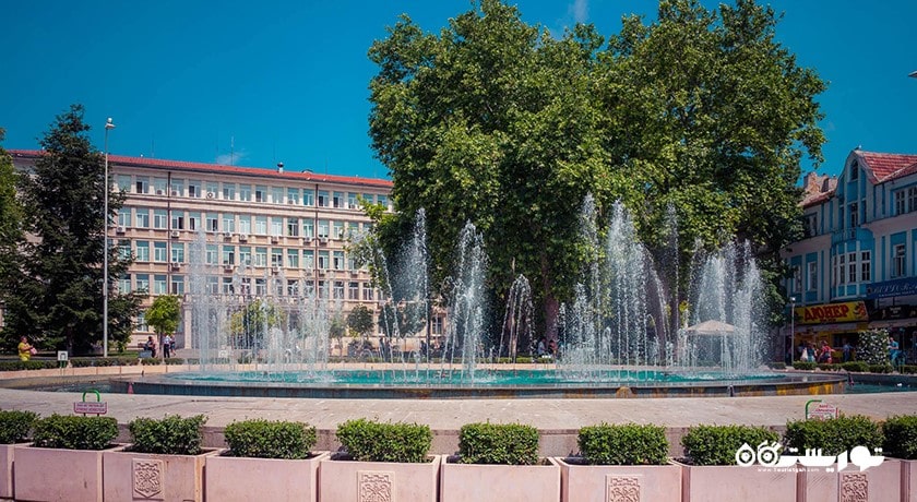  میدان نزاویزیموست شهر بلغارستان کشور وارنا