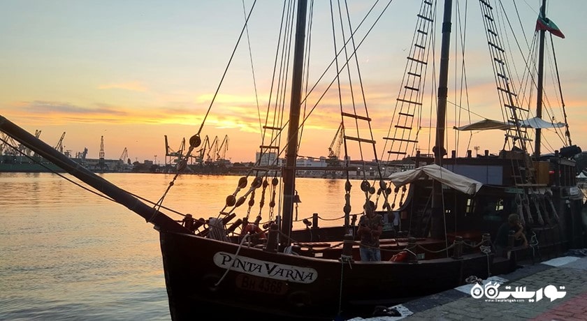 سرگرمی سفر دریایی غروب آفتاب شهر بلغارستان کشور وارنا