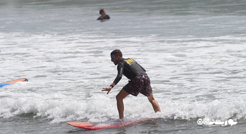 سرگرمی موج سواری در بالی شهر اندونزی کشور بالی