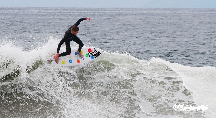 سرگرمی موج سواری در بالی شهر اندونزی کشور بالی