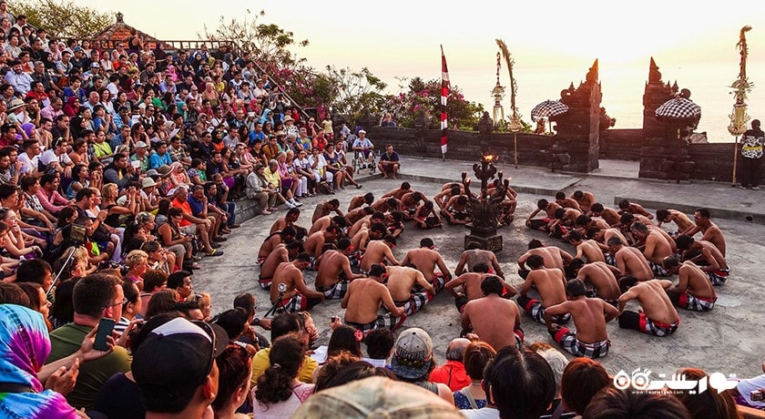 رقص آتش ککاک در معبد اولوواتو -  شهر بالی