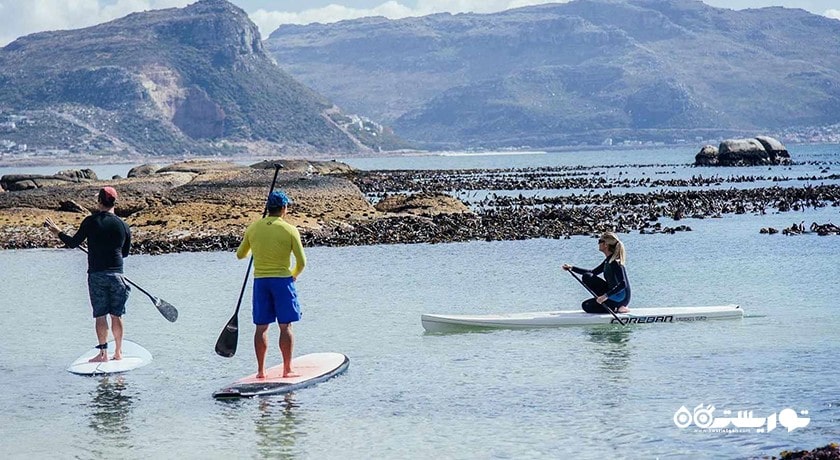 پاروزنی ایستاده در بالی -  شهر بالی
