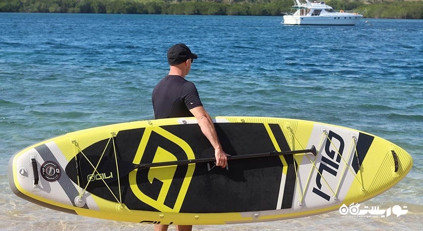 سرگرمی پاروزنی ایستاده در بالی شهر اندونزی کشور بالی