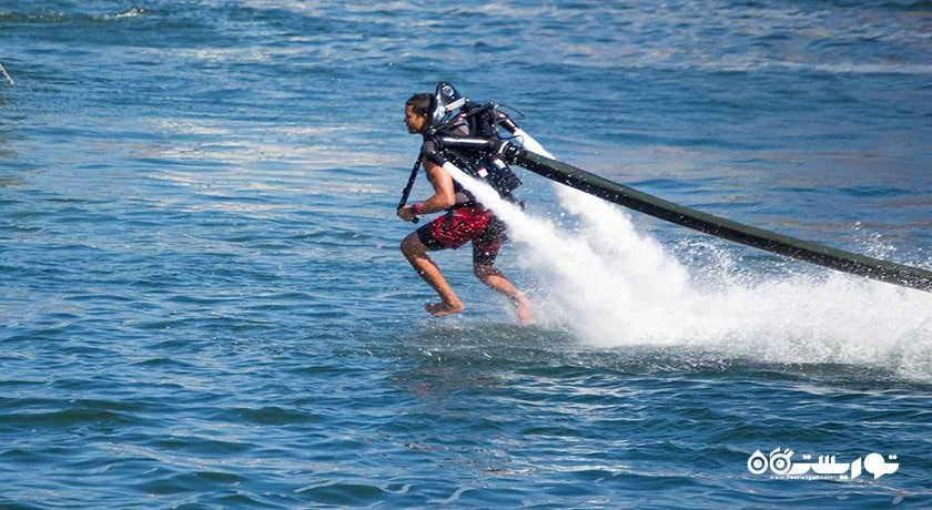 سرگرمی جت پک های آب و فلای بورد در بالی شهر اندونزی کشور بالی