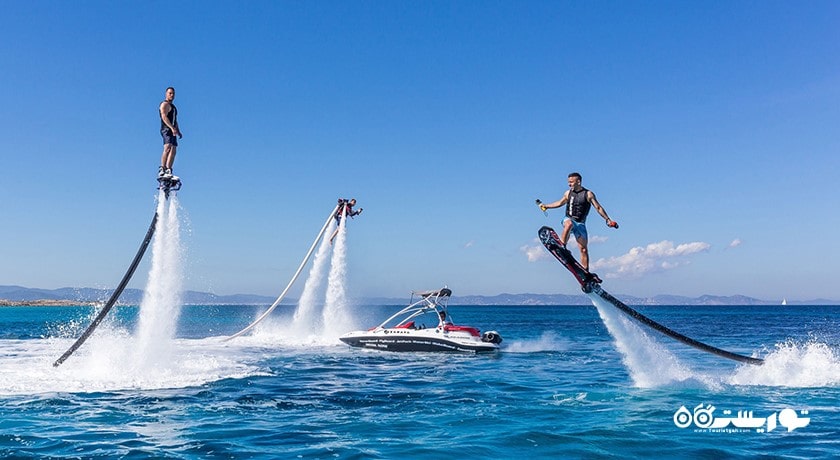 سرگرمی جت پک های آب و فلای بورد در بالی شهر اندونزی کشور بالی