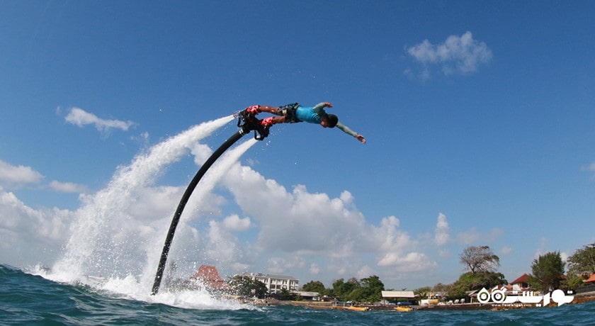 سرگرمی جت پک های آب و فلای بورد در بالی شهر اندونزی کشور بالی