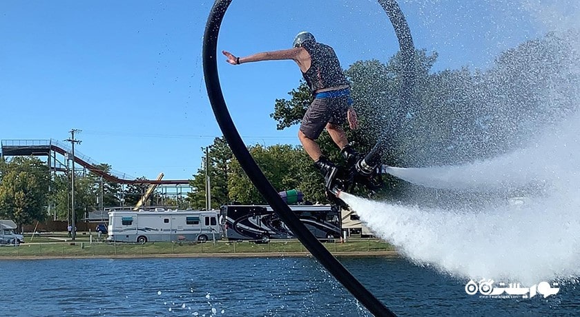 سرگرمی جت پک های آب و فلای بورد در بالی شهر اندونزی کشور بالی