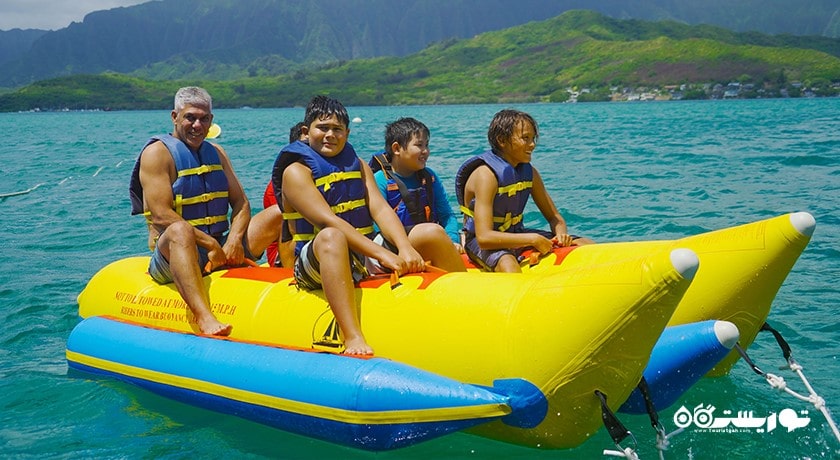 سرگرمی قایق موزی و دیگر قایق های کششی در بالی شهر اندونزی کشور بالی