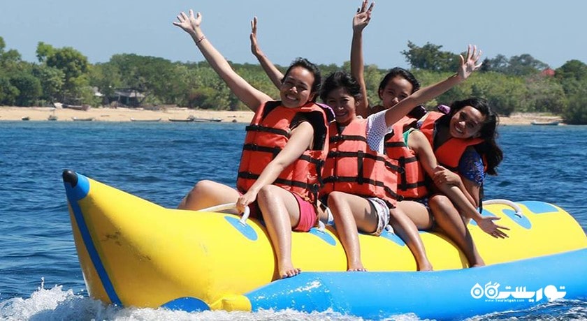 سرگرمی قایق موزی و دیگر قایق های کششی در بالی شهر اندونزی کشور بالی