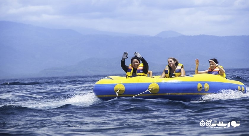 سرگرمی دونات سواری در بالی شهر اندونزی کشور بالی