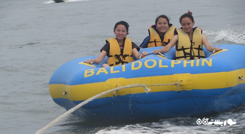 سرگرمی دونات سواری در بالی شهر اندونزی کشور بالی