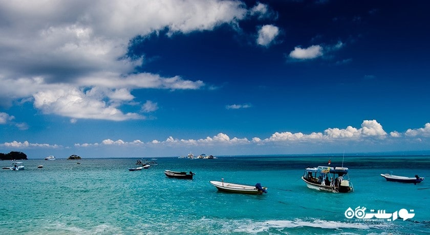 سرگرمی سواری با قایق کف شیشه ای در بالی شهر اندونزی کشور بالی