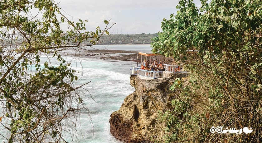 سرگرمی پرش از صخره در بالی شهر اندونزی کشور بالی