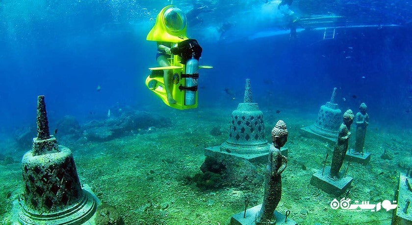 سرگرمی اسکوتر سواری دونفره زیر آب در بالی شهر اندونزی کشور بالی