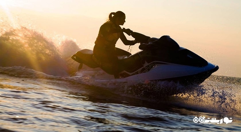 سرگرمی اسکی روی آب در بالی شهر اندونزی کشور بالی