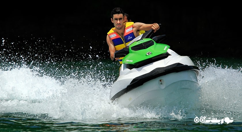 سرگرمی اسکی روی آب در بالی شهر اندونزی کشور بالی