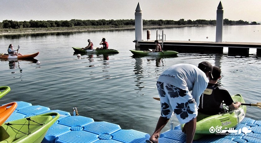 سرگرمی تورهای کایاک سواری جنگل حرا شهر امارات متحده عربی کشور ابوظبی