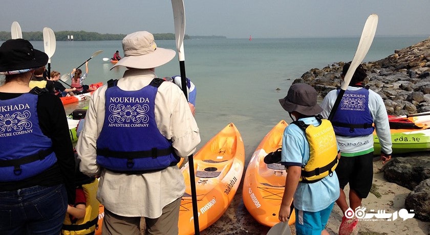 سرگرمی تورهای کایاک سواری جنگل حرا شهر امارات متحده عربی کشور ابوظبی