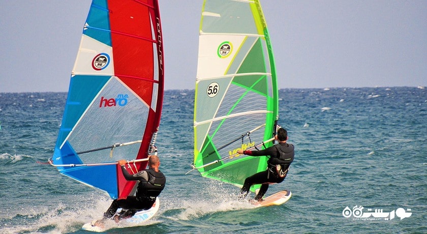 سرگرمی بادسواری در قبرس شمالی شهر قبرس شمالی کشور نیکوزیای شمالی