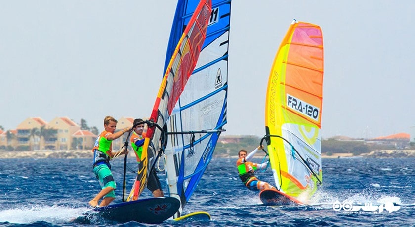 سرگرمی بادسواری در قبرس شمالی شهر قبرس شمالی کشور نیکوزیای شمالی