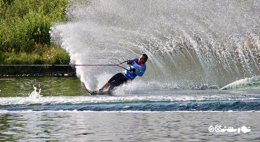 سرگرمی اسکی روی آب و اسکی روی برف در قبرس شمالی شهر قبرس شمالی کشور نیکوزیای شمالی