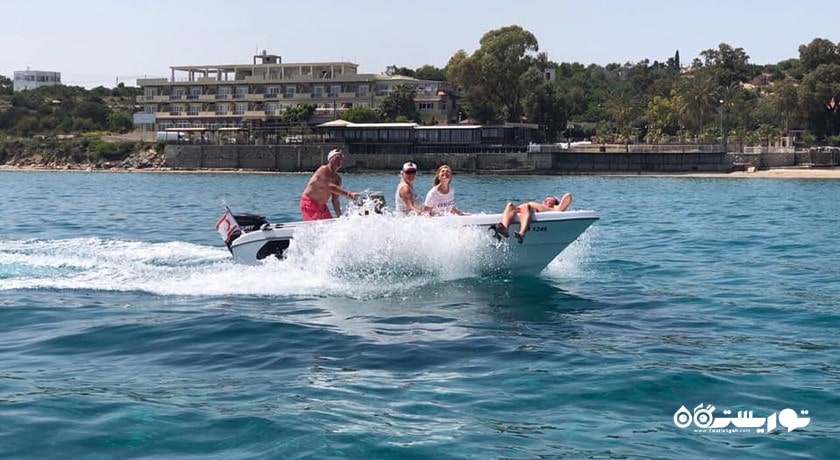 سرگرمی سواری با قایق موتوری در قبرس شمالی شهر قبرس شمالی کشور نیکوزیای شمالی