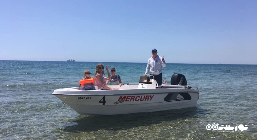 سرگرمی سواری با قایق موتوری در قبرس شمالی شهر قبرس شمالی کشور نیکوزیای شمالی