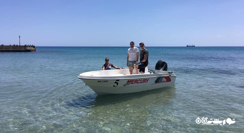 سرگرمی سواری با قایق موتوری در قبرس شمالی شهر قبرس شمالی کشور نیکوزیای شمالی