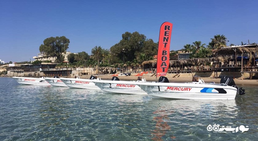 سرگرمی سواری با قایق موتوری در قبرس شمالی شهر قبرس شمالی کشور نیکوزیای شمالی
